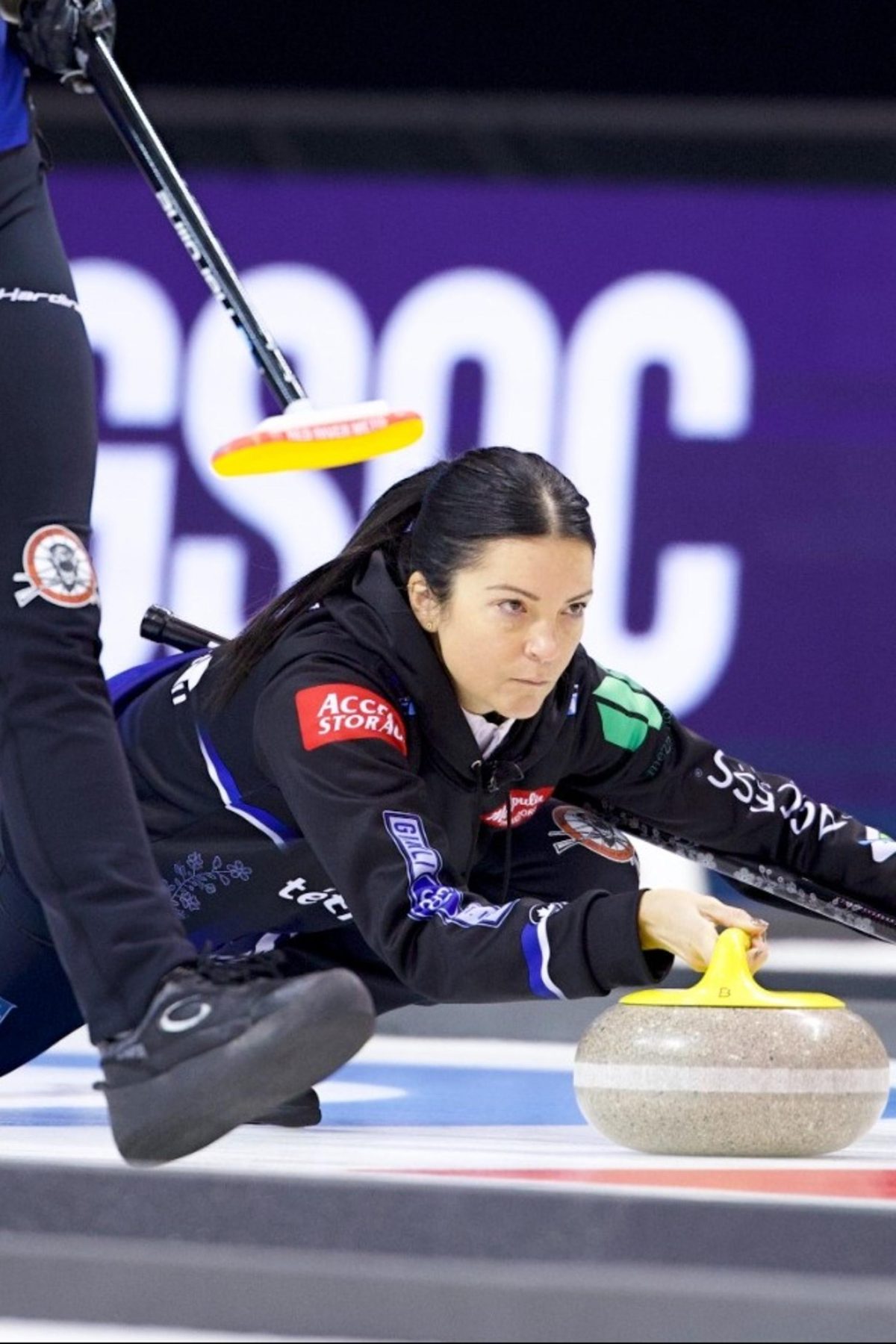 perfect-shot-from-einarson-sets-up-steal.Click to read full article.