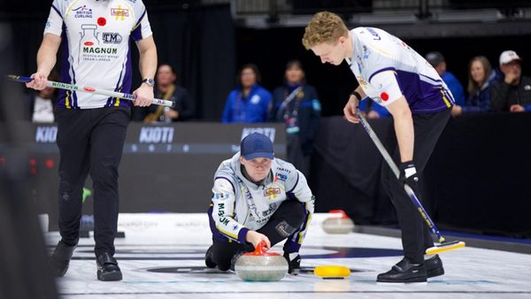 mouat-makes-teapot-shot.Click to read full article.