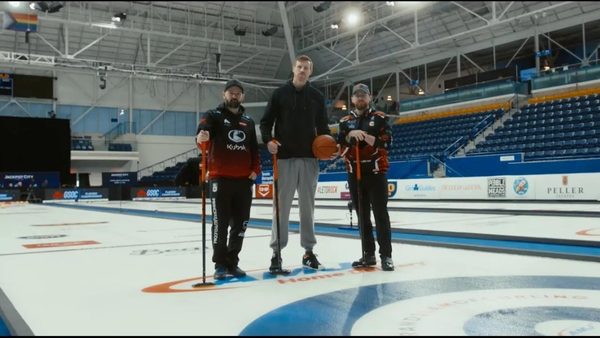 nba-champ-matt-bonner-takes-in-first-curling-lesson.Click to read full article.
