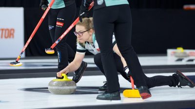 paetz-makes-it-through-port-to-score-2.Click to read full article.