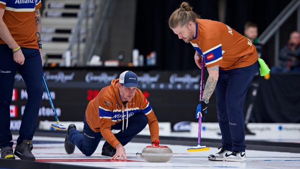 shuster-throws-between-the-legs-for-circus-shot.Click to read full article.